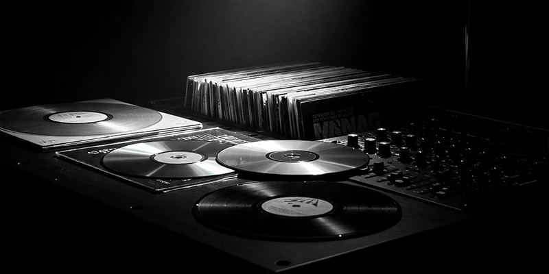 Compact disc e supporti di stampa audio nella sezione mastering di Disco Volante studio di registrazione a Mirano Venezia