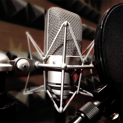 Microfono Neumann TLM 49 nella small box di Disco Volante studio di registrazione Mirano Venezia